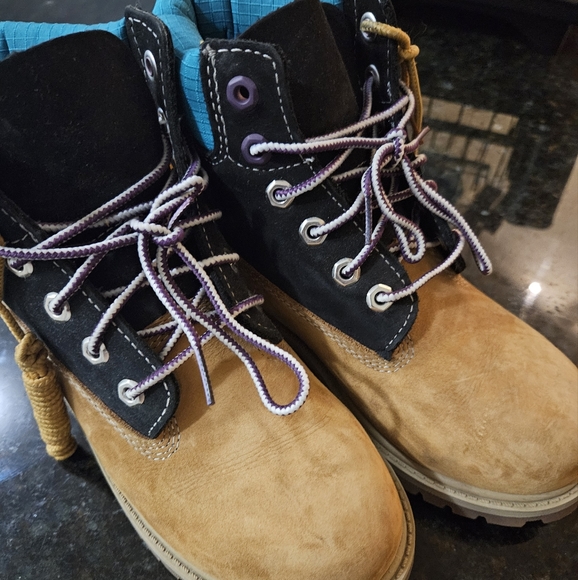 Boots - Picture 2 of 7